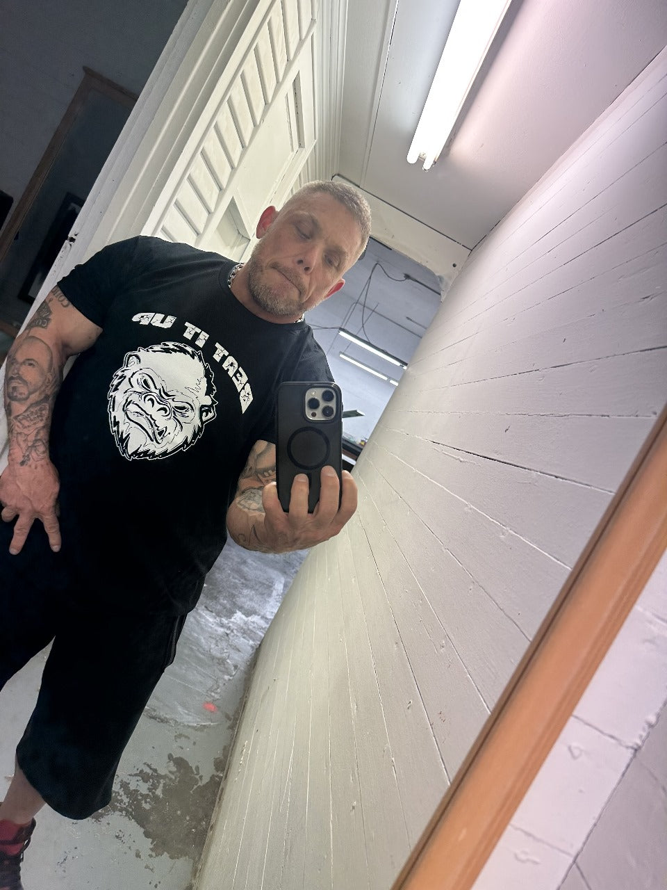 New style gorilla beat it up t shirt unisex